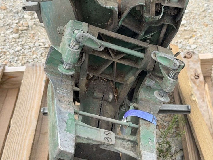 johnson-25-outboard-motor-image-13