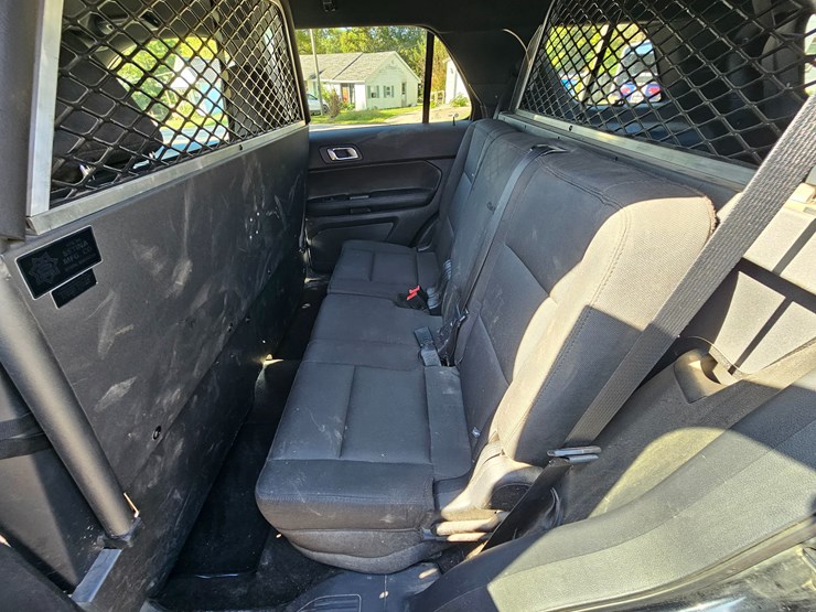 2017-ford-explorer-image-44