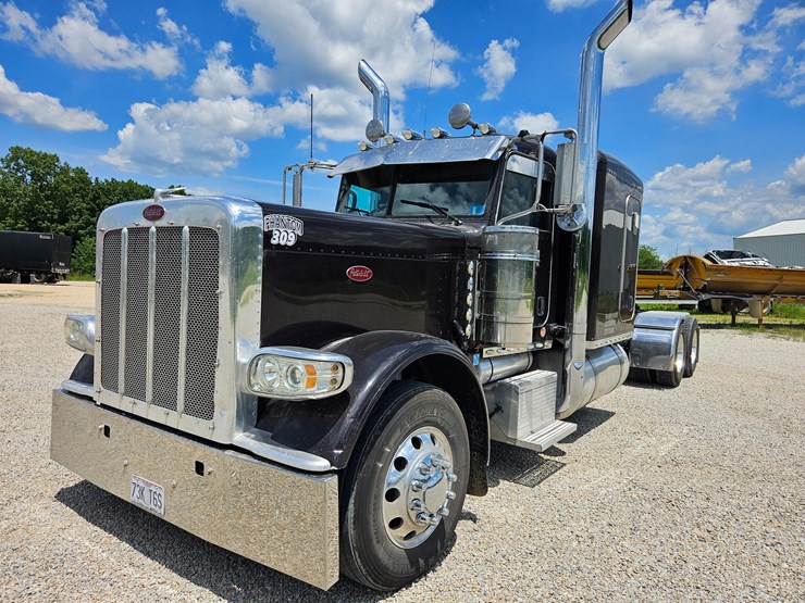 2010-peterbilt-389-image-2