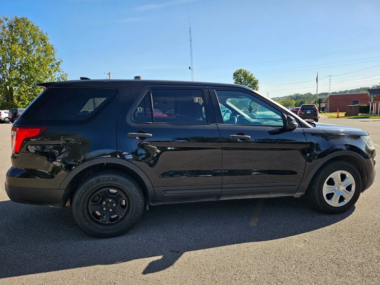 2017-ford-explorer-image-14