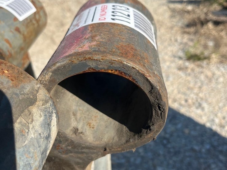 (1)-pair-of-60"-telehandler-forks-image-2