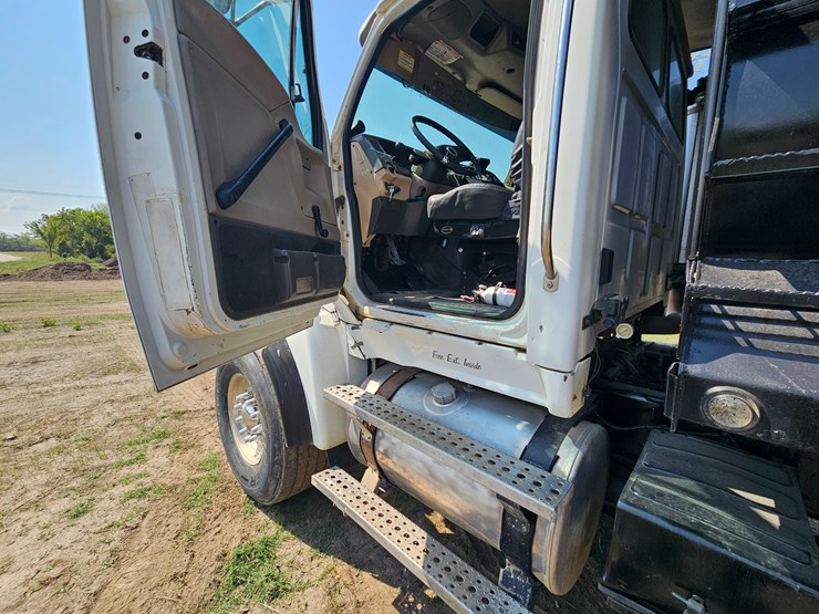 2006-sterling-l9500-image-79