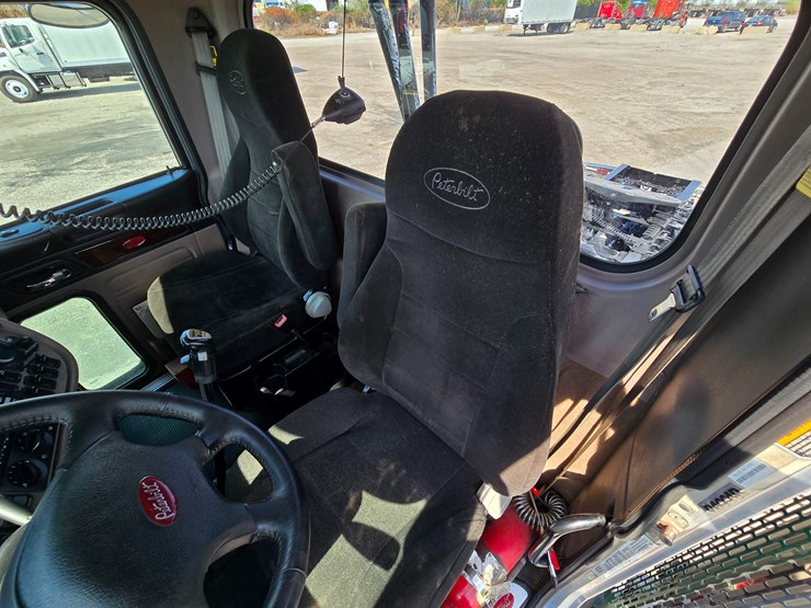 2014-peterbilt-388-image-93