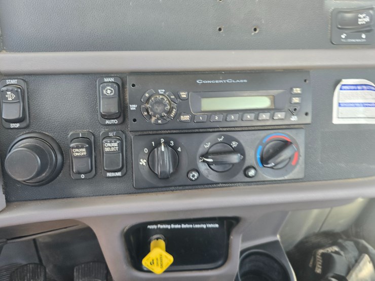 2014-peterbilt-365-image-84