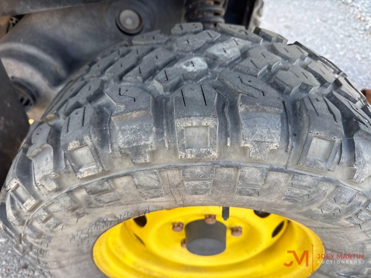 2021-john-deere-gator-image-8