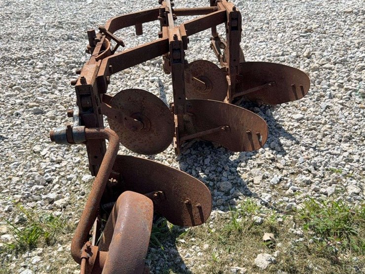 3-bottom-fast-hitch-plow-image-3