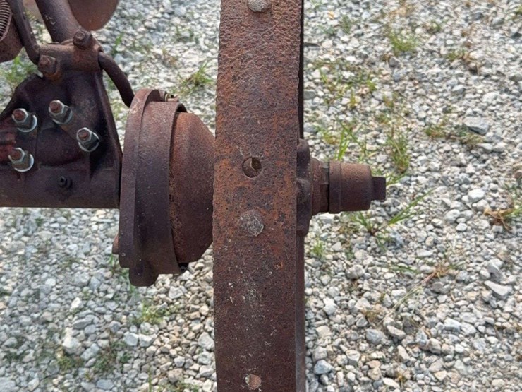 international-2-bottom-plow-image-12