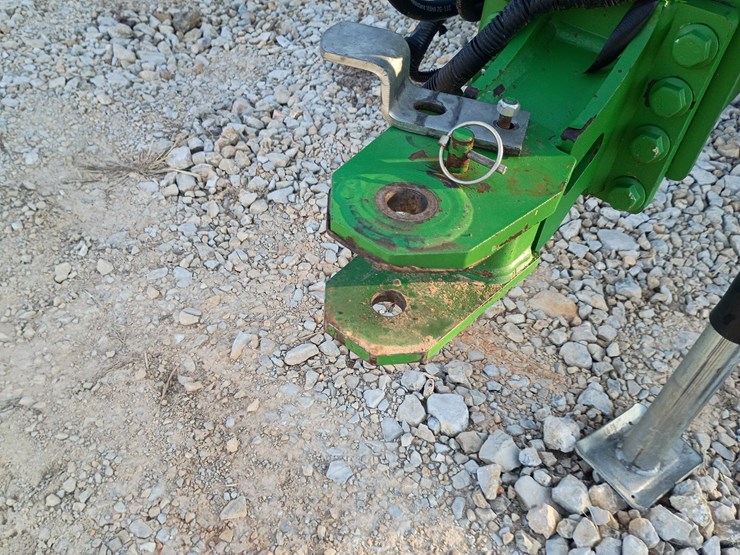 2020-john-deere-450m-image-9