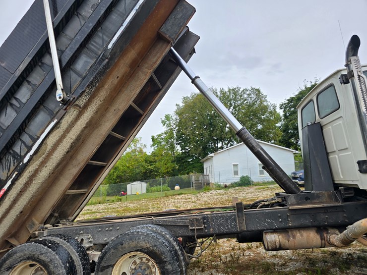 1999-sterling-l9511-image-59