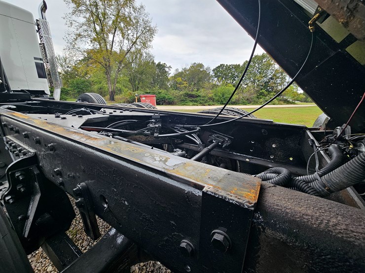 2015-kenworth-t800-image-50