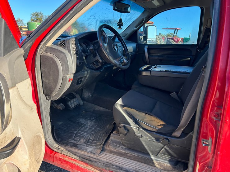 2013-chevrolet-2500-image-11