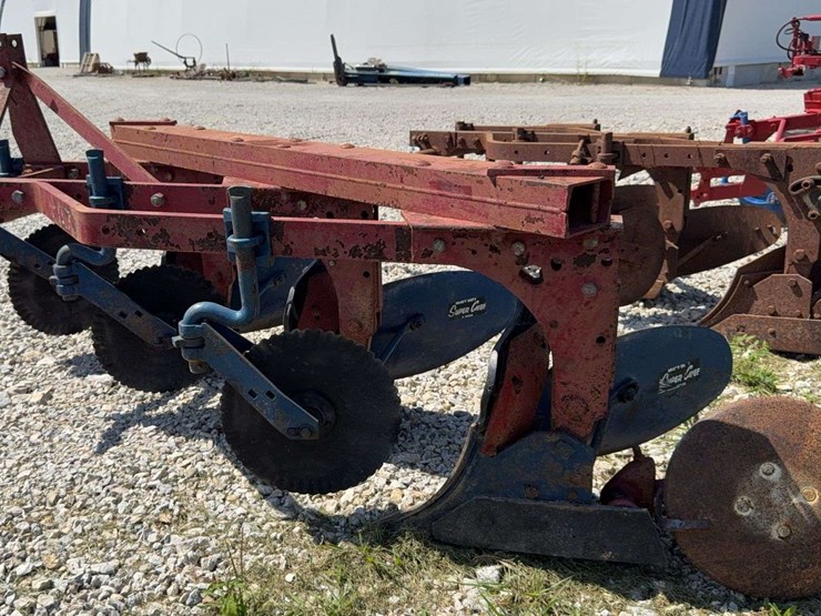 3-bottom-mounted-plow-image-6
