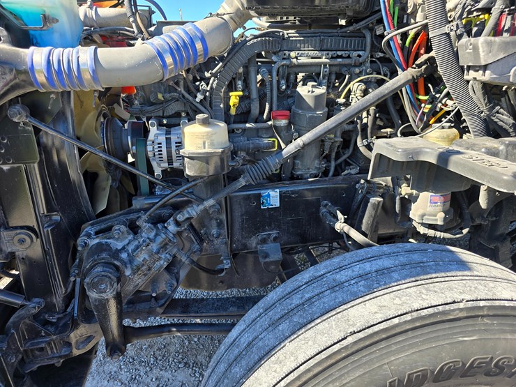 2015-peterbilt-579-image-44