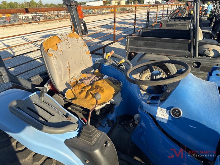 new-holland-boomer-2035-image-13