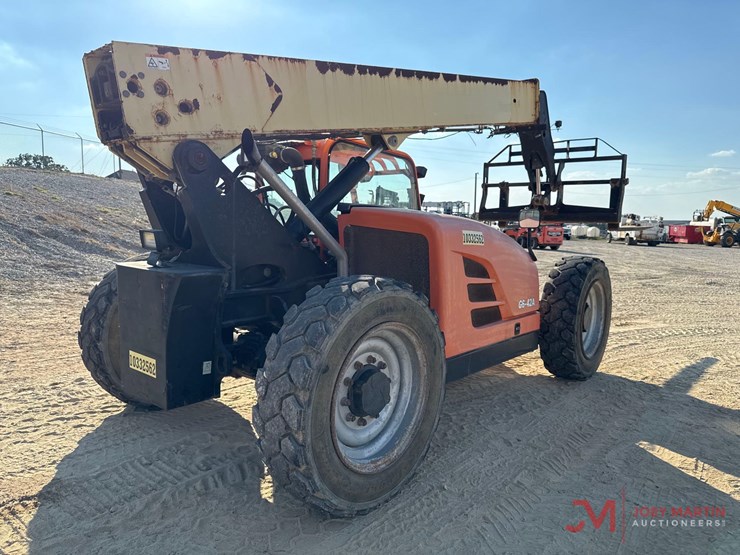 2015-jlg-g6-42a-image-2