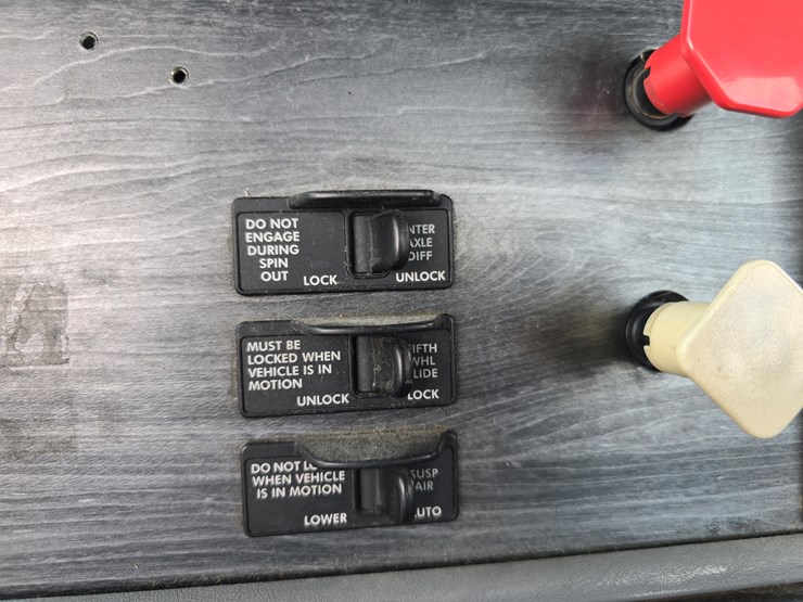 2013-freightliner-columbia-112-image-77