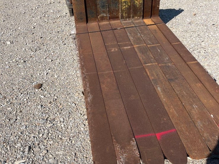 (1)-pair-of-72"-forklift-forks-image-1