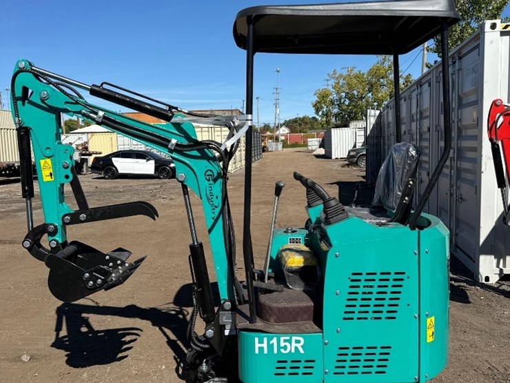 new-cfg-industrial-co-mini-excavator-model-h15r-image-1