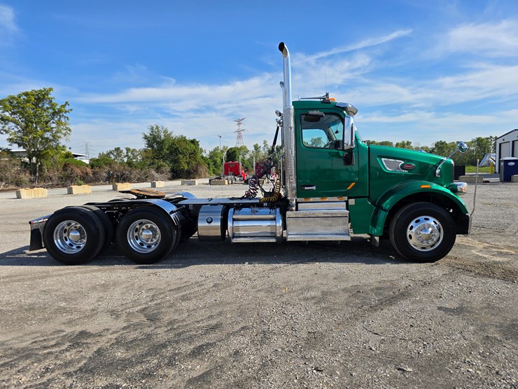 2019-peterbilt-567-image-36