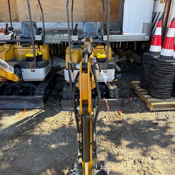 New SD Lanch Co DIESEL Mini Excavator Model SDLE20