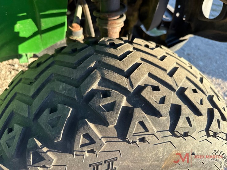 2022-john-deere-gator-image-13