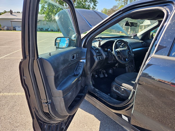 2017-ford-explorer-image-26