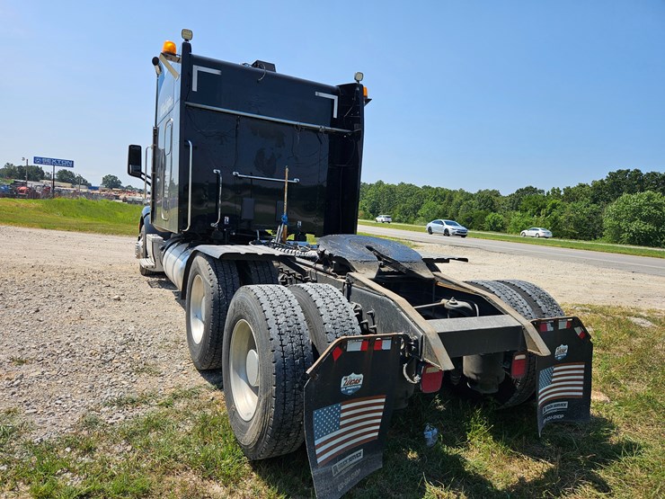 2017-peterbilt-579-image-16
