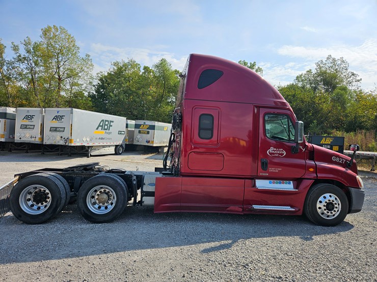 2016-freightliner-cascadia-125-image-22