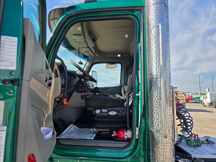 2019-peterbilt-567-image-80