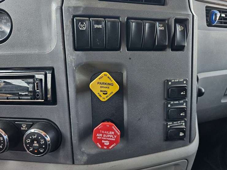 2017-peterbilt-579-image-61