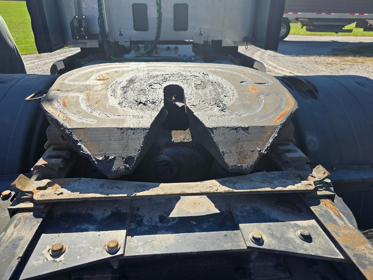 2015-peterbilt-579-image-105