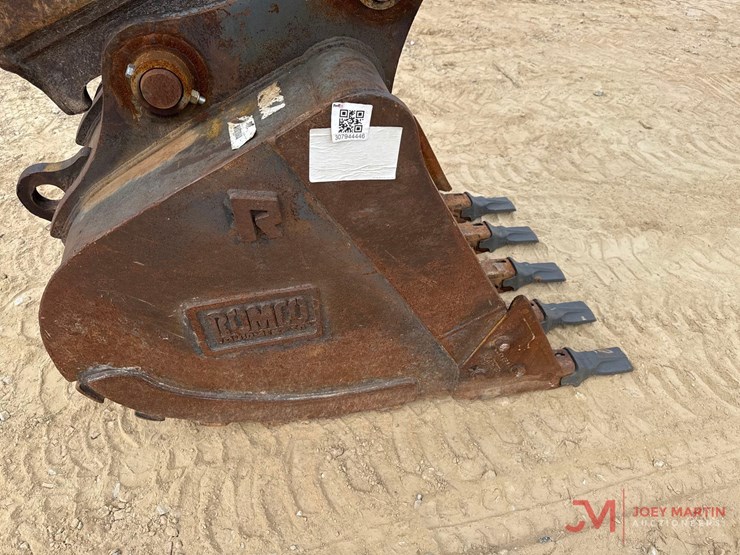 2014-hitachi-zx210-lc-5n-image-12
