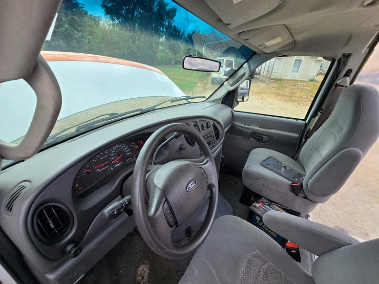 2006-ford-e450-image-41