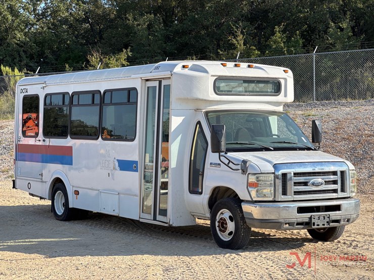 2010-ford-e450-sd-image-1