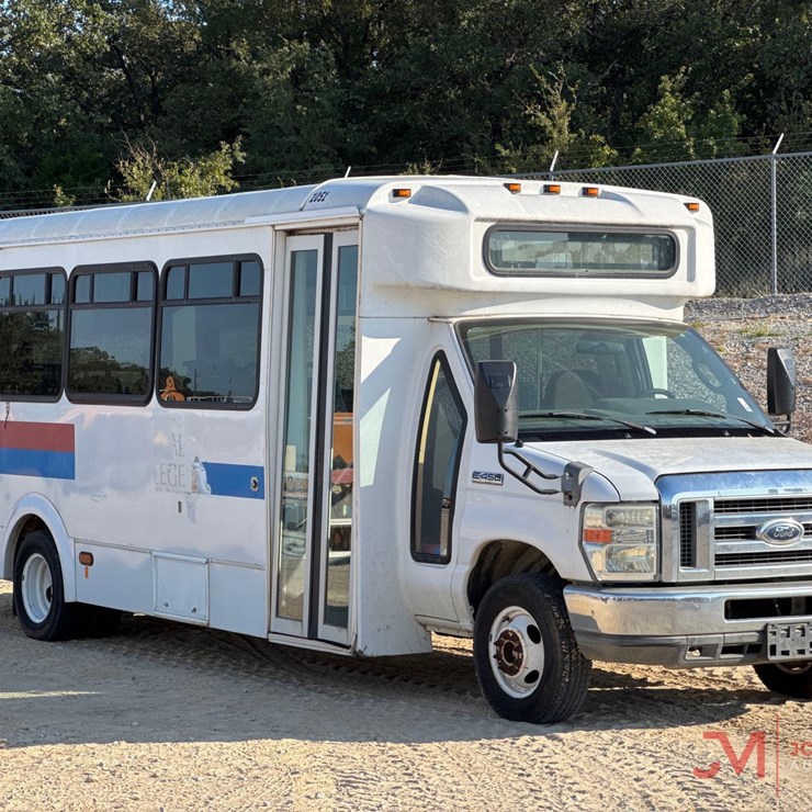 2010 FORD E450 SD