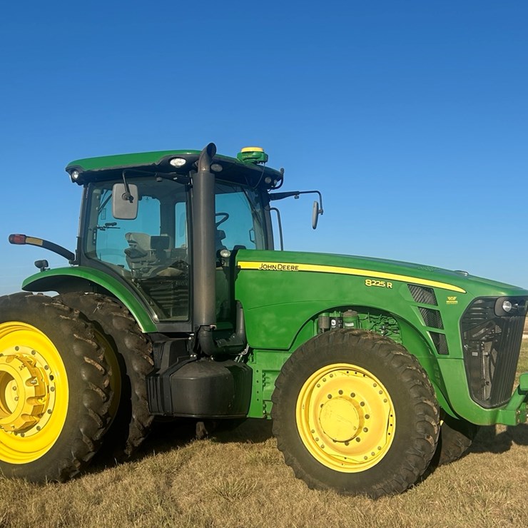 2010 JOHN DEERE 8225R