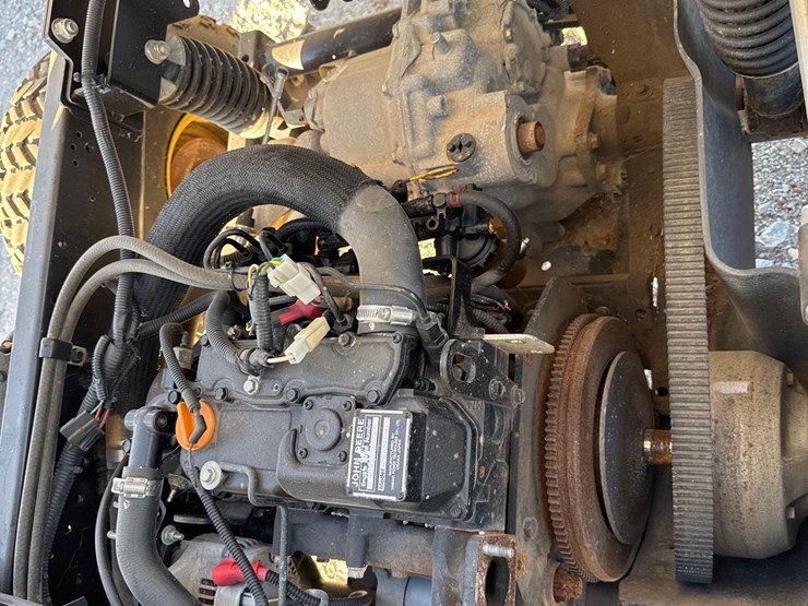 2022-john-deere-gator-image-9
