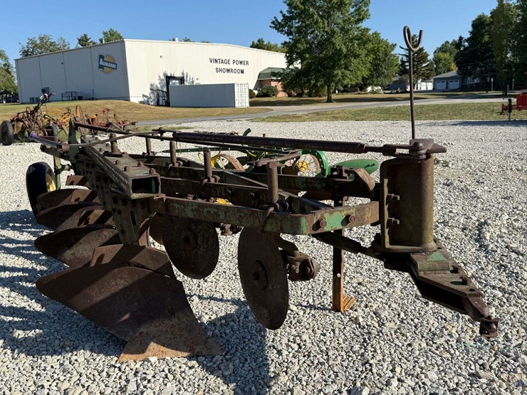 john-deere-4-bottom-pull-type-plow-image-12