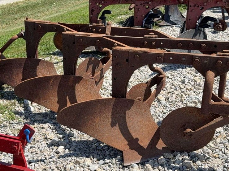 3-bottom-fast-hitch-plow-image-2