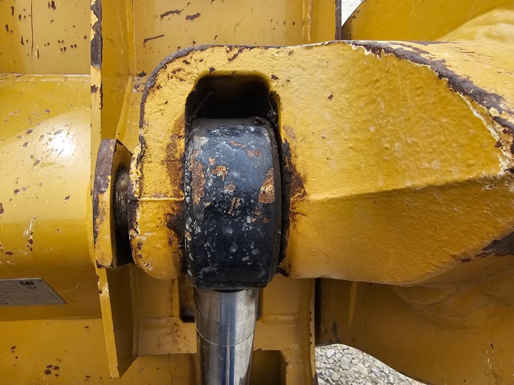 2023-caterpillar-953-image-110