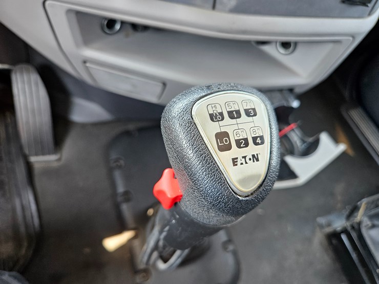 2017-peterbilt-579-image-64