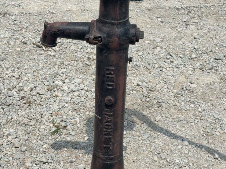 red-jacket-u21-pump-image-2