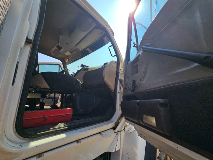 2006-sterling-l9500-image-99