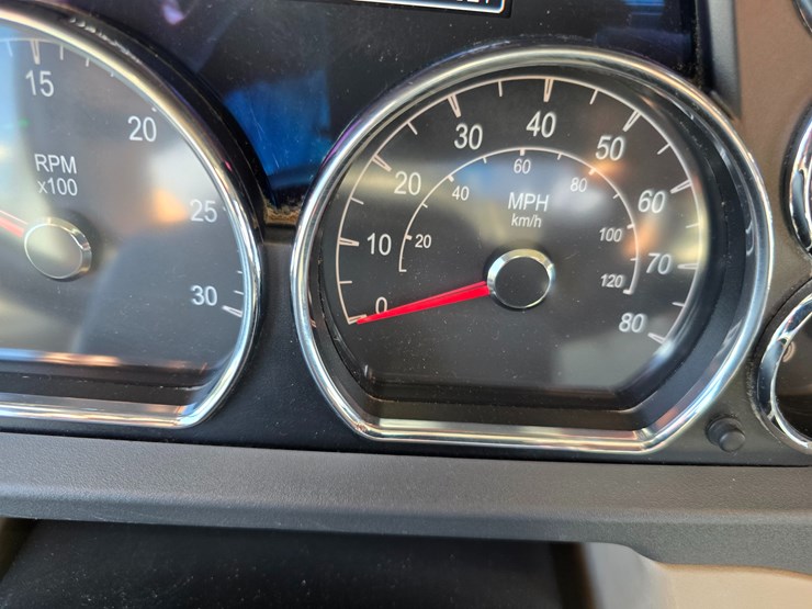 2019-peterbilt-567-image-92