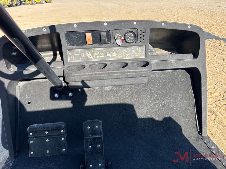 cushman-refresher-1200-golf-cart-image-14