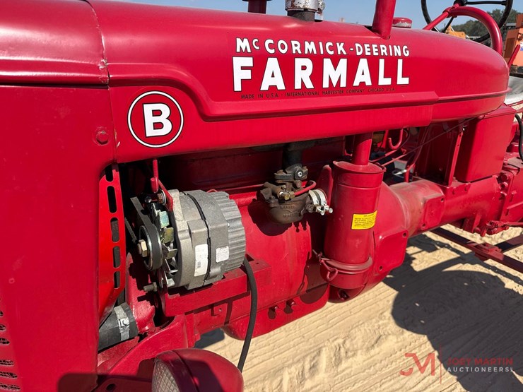 1945-mccormick-deering-farmall-model-b-antique-tractor-image-6