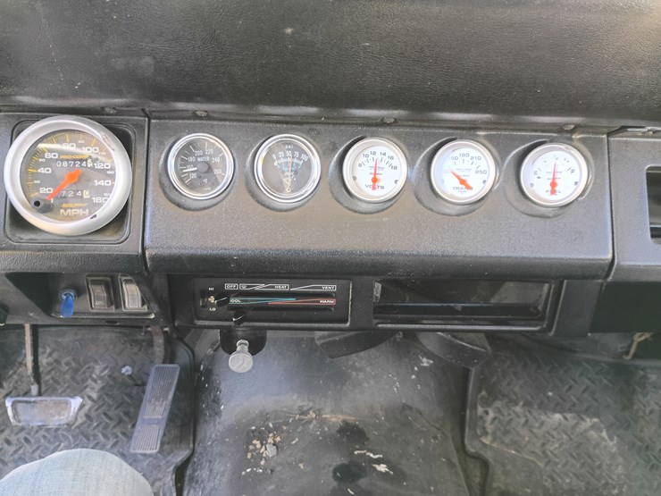 1995-jeep-wrangler-image-38