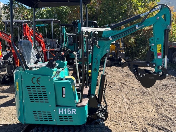new-cfg-industrial-co-mini-excavator-model-h15r-image-3