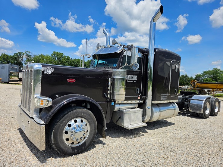 2010-peterbilt-389-image-4