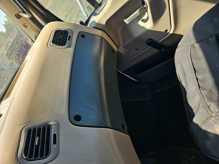 2006-sterling-l9500-image-85